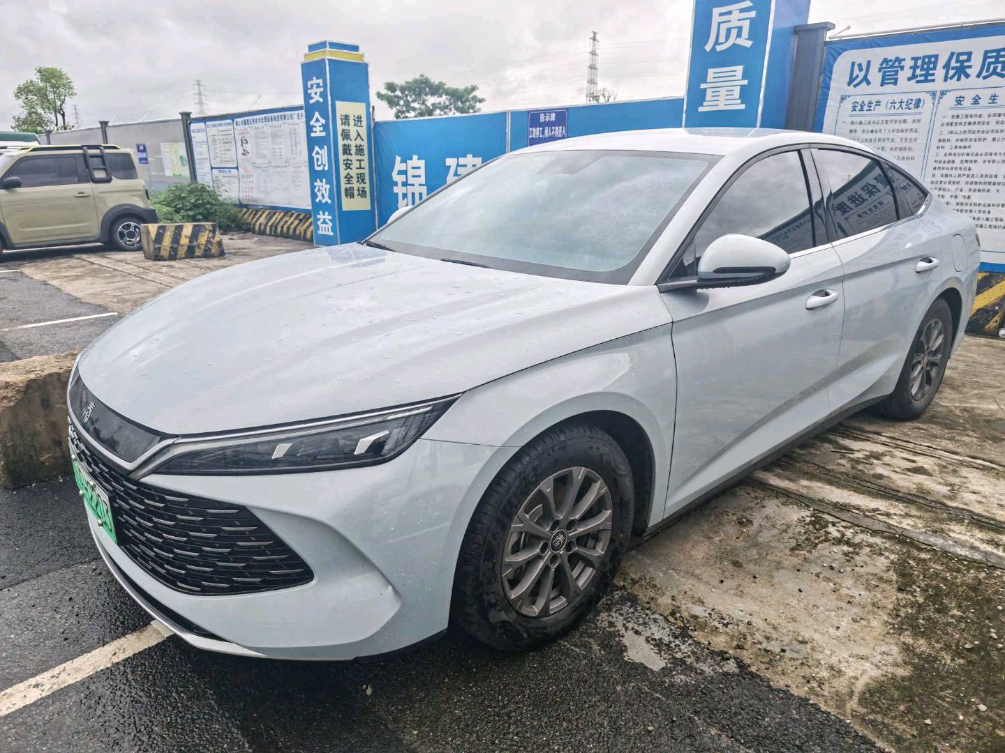 Qin L DM-i 1.5 CVT 80KM Leading Type
