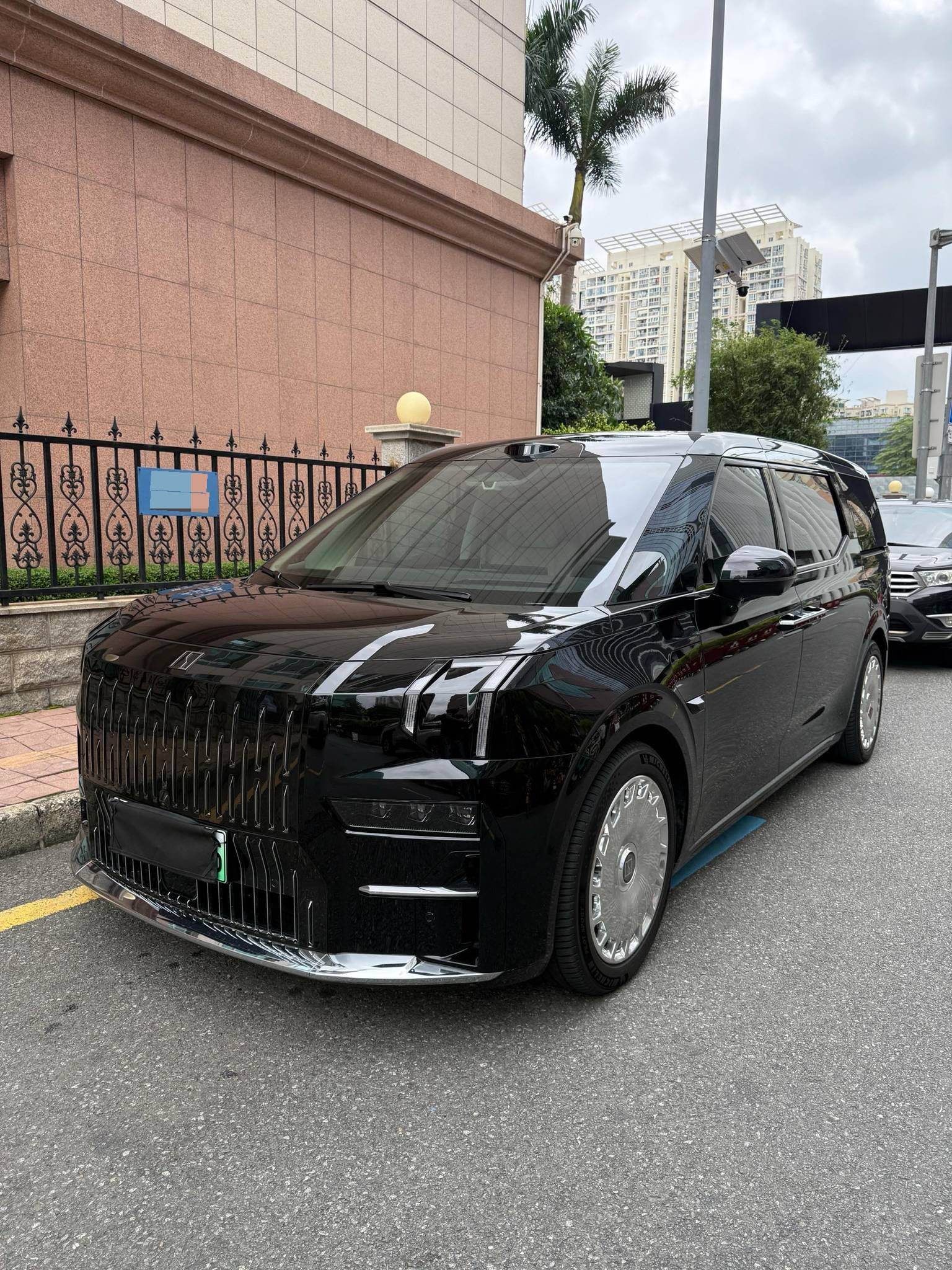 2024 Zeekr 009 Glorious Edition