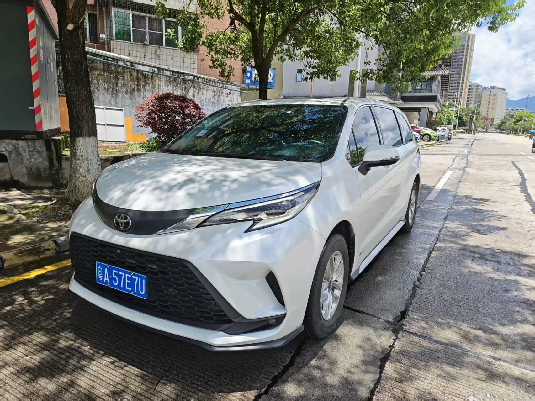GRVIA HYBRID 2.5 CVT Comfort Edition