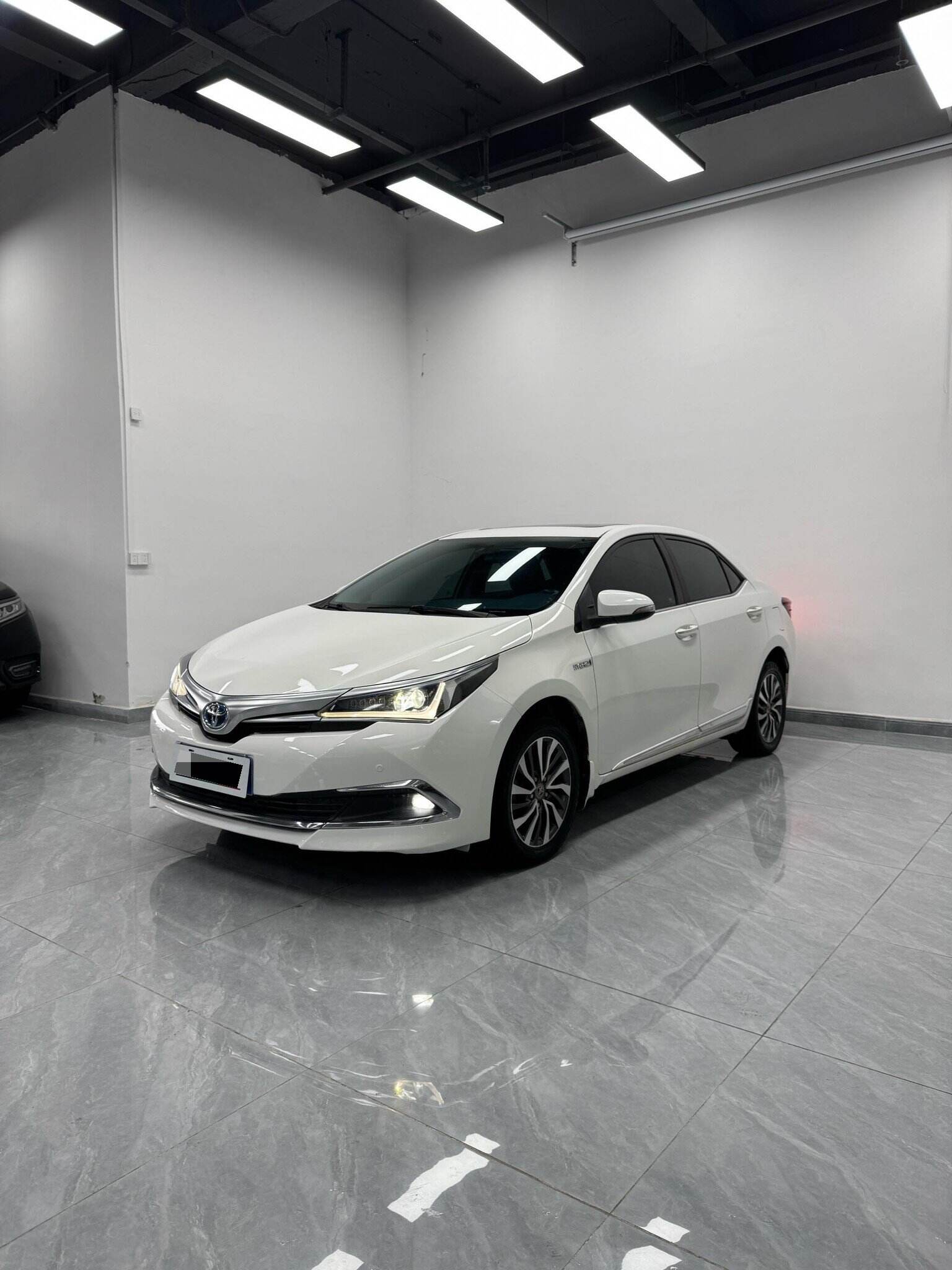 2016 Toyota Corolla Hybrid 1.8 CVT Luxury Edition