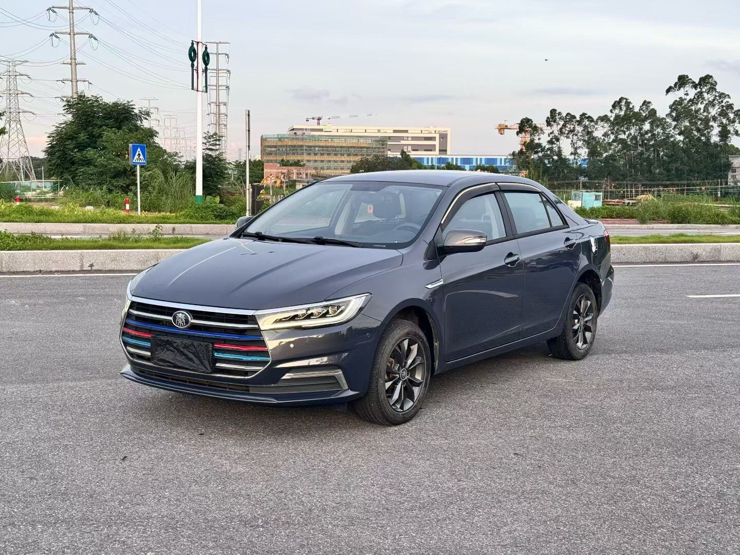 Qin 1.5 CVT Premium