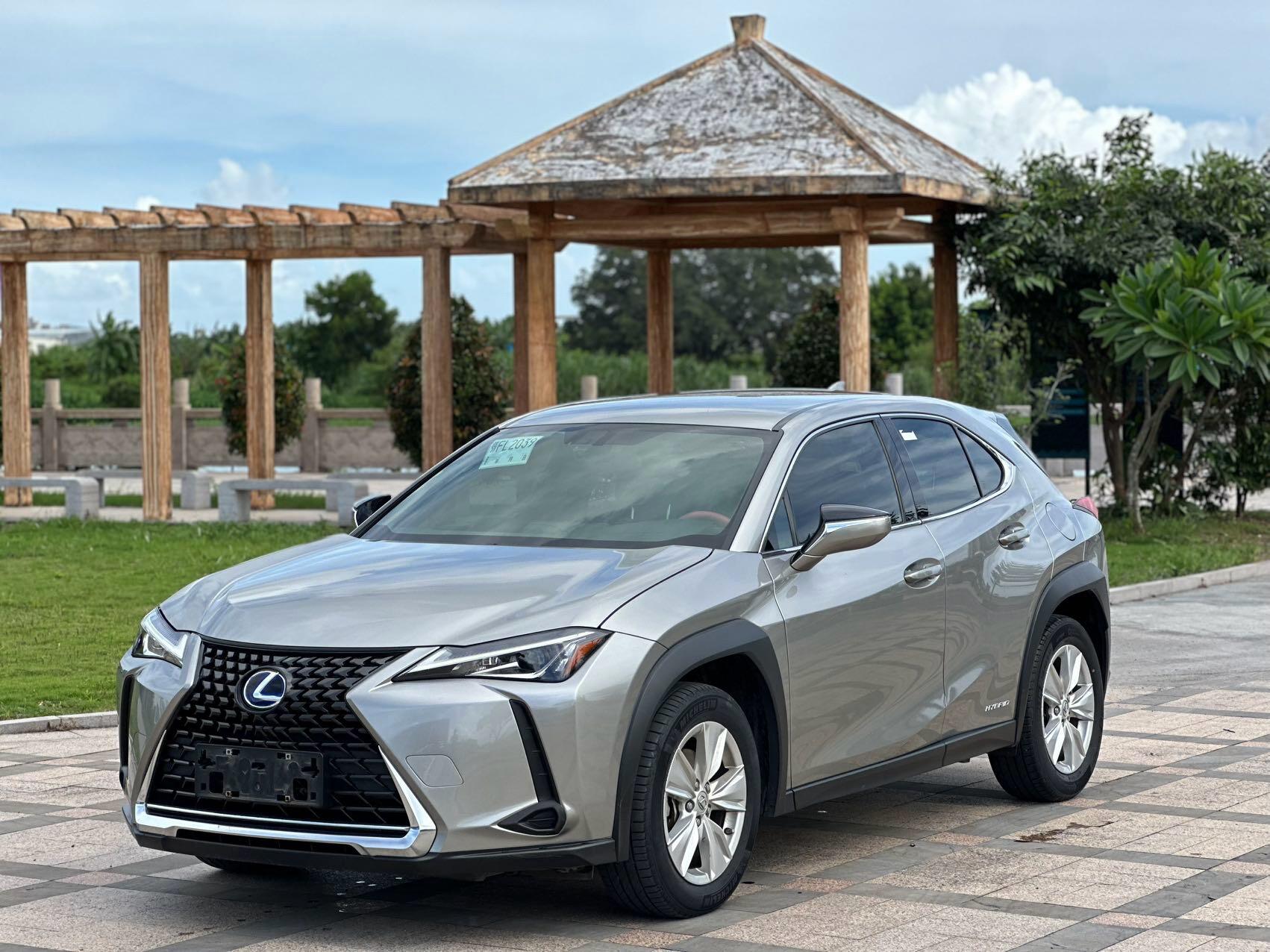 2022 UX260h 2.0 CVT Explore Cool Edition