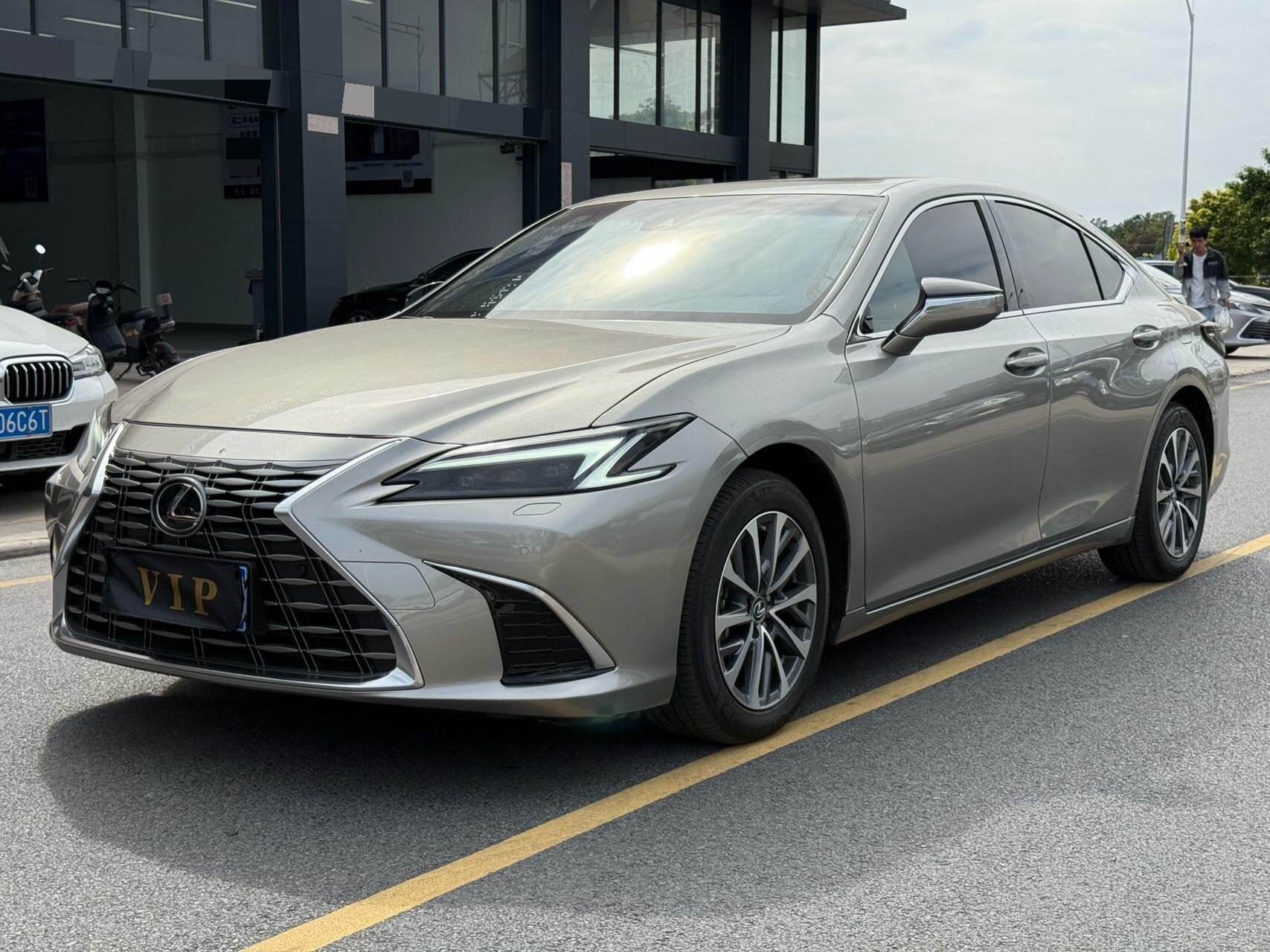 2025 ES300h 2.5 CVT Luxury Edition