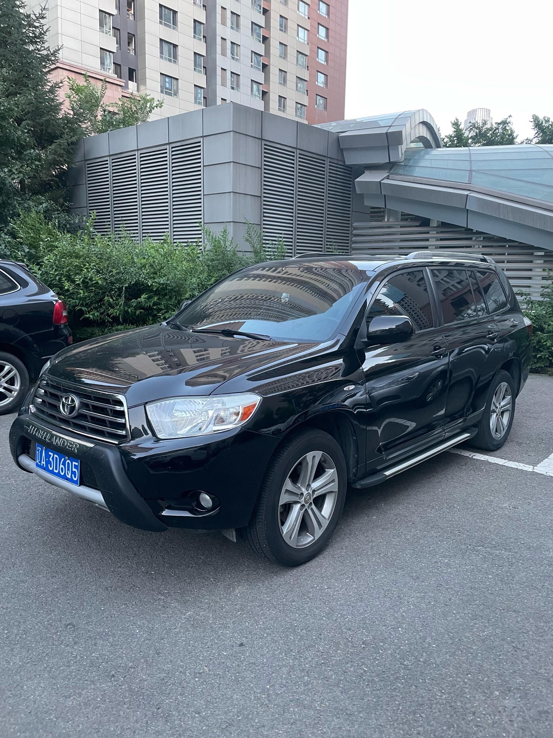Highlander 2.7 2WD 7-SeaterLuxury Navigation Edition