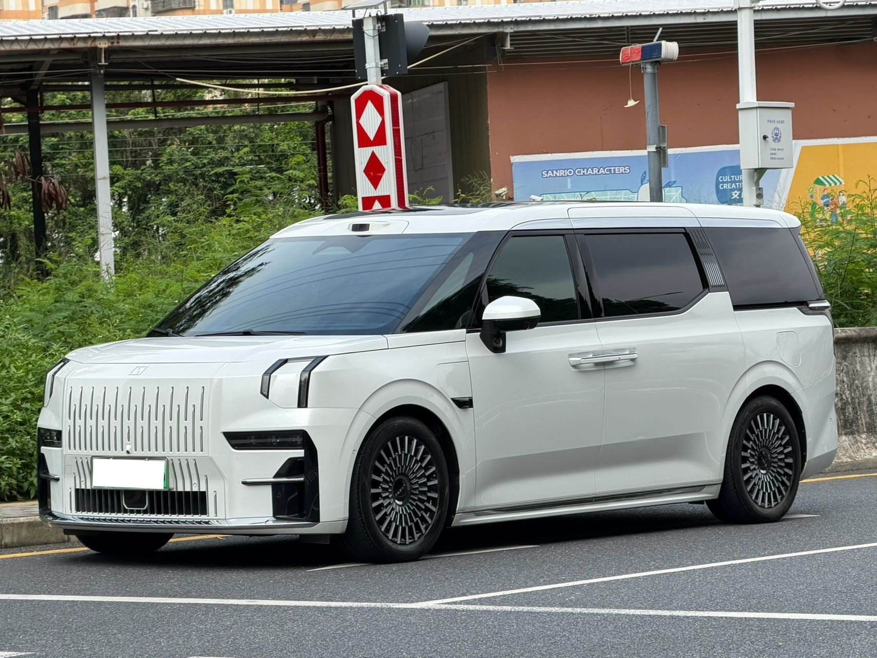 2024 Zeekr 009 Six-Seat Executive Version All-Wheel Drive 108 kWh