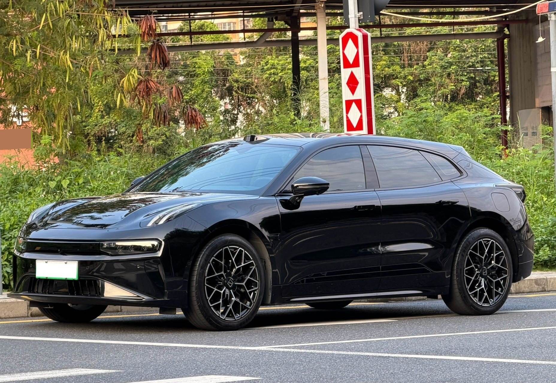 2025 Zeekr 001 WE Edition 100kWh Rear Drive