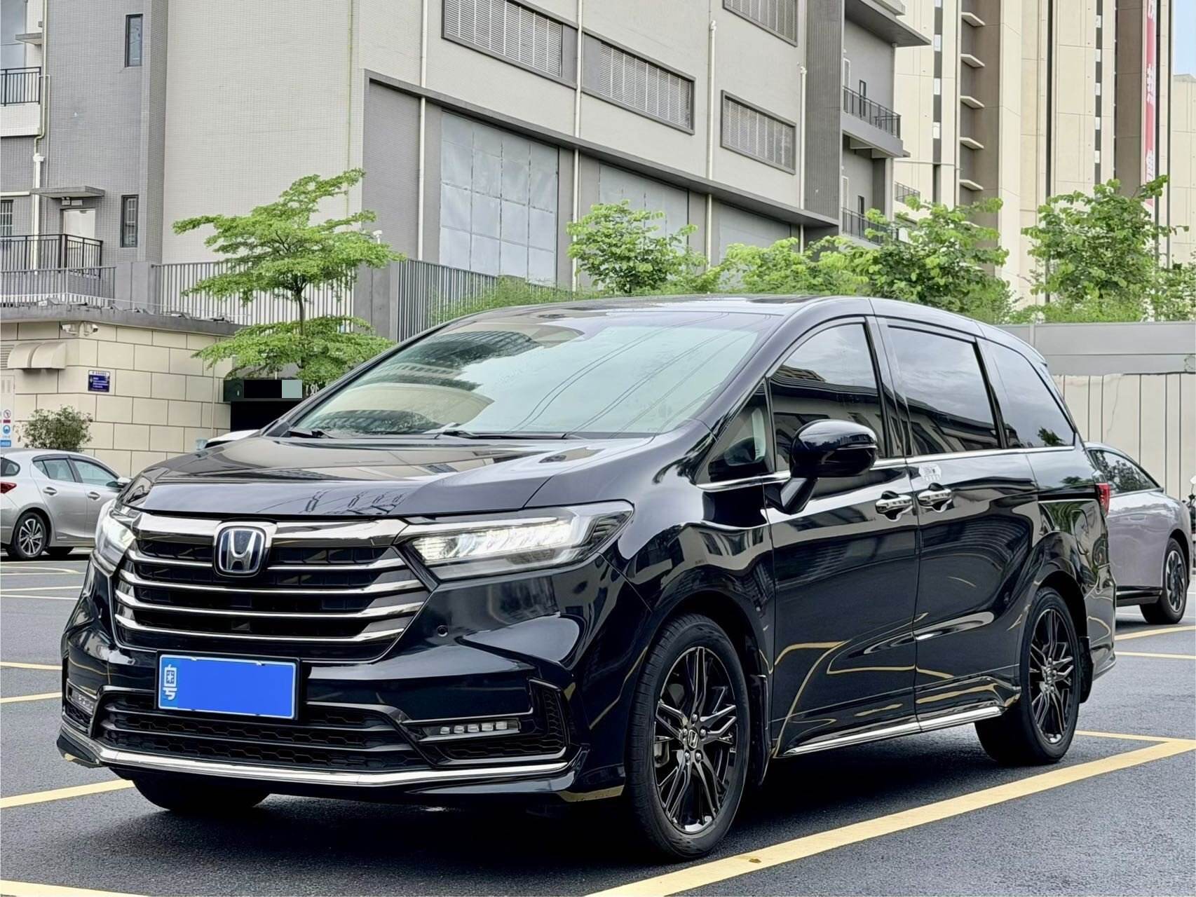 Odyssey Hybrid 2.0 CVT Sharp Glamorous Edition