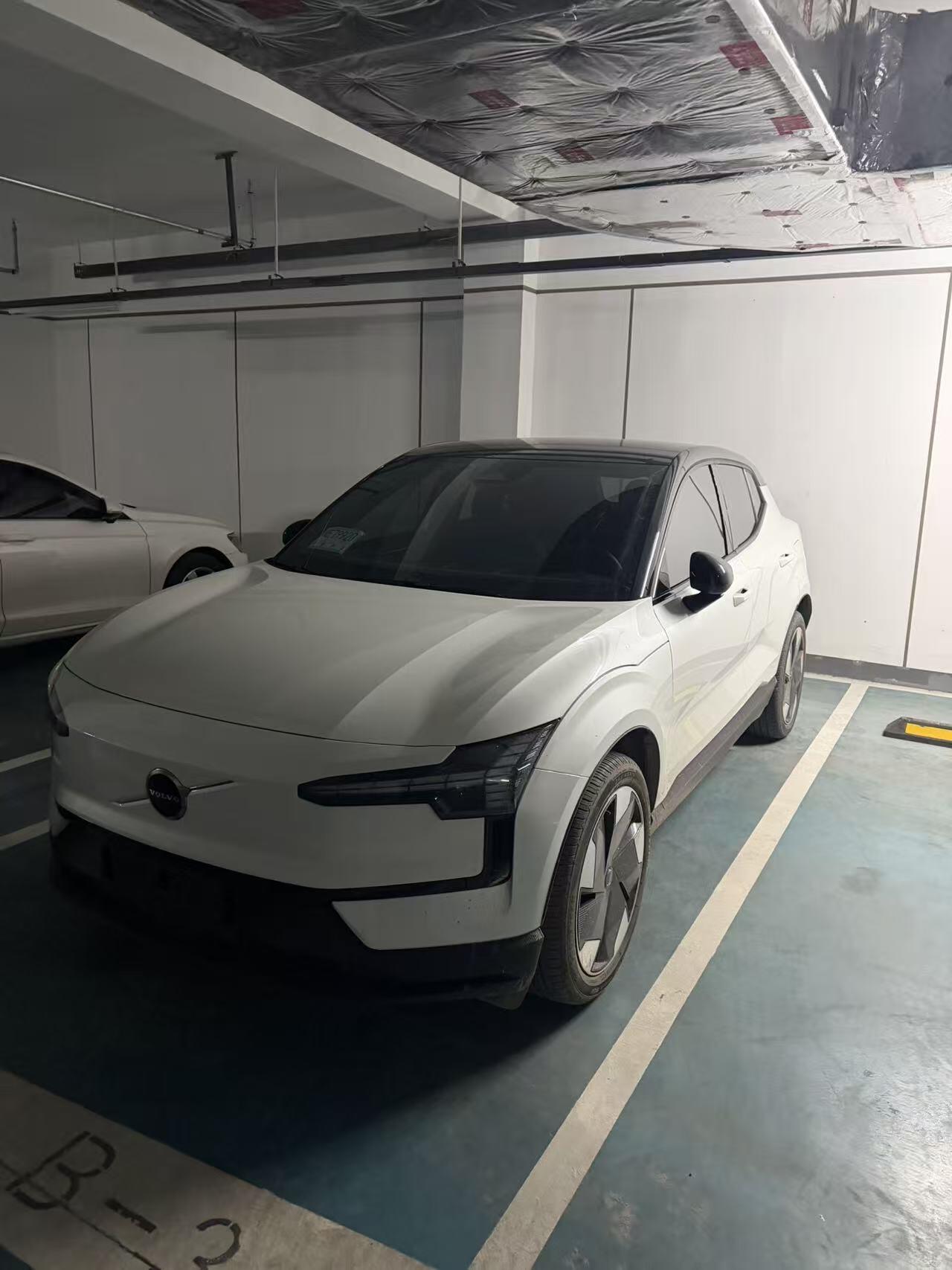 2024 EX30 后驱长续航版 Plus