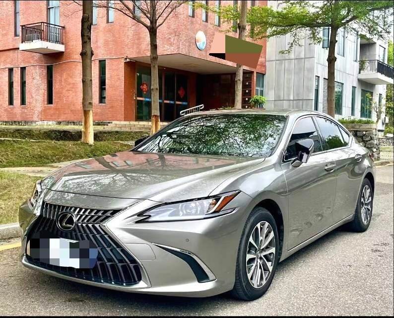 ES300h 2.5 CVT Excellence Edition