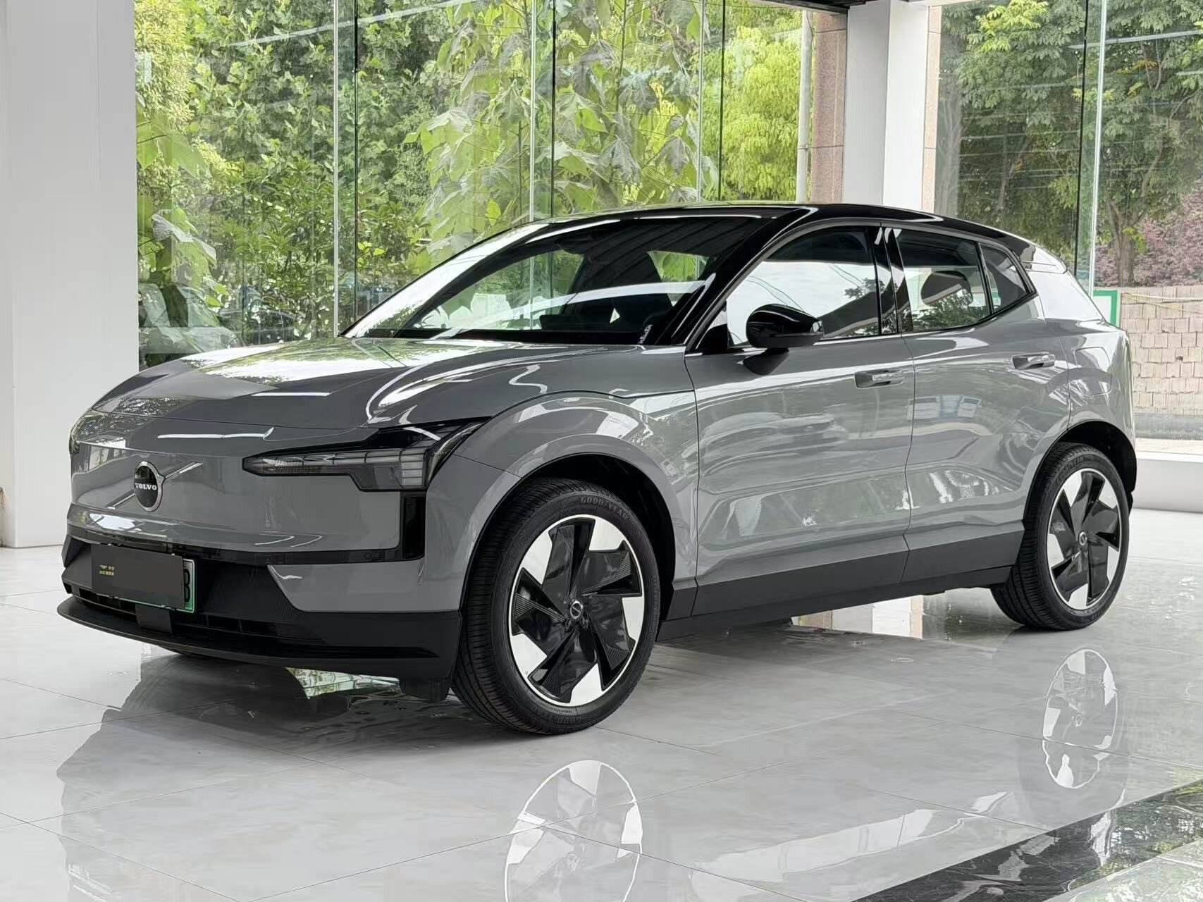 2024 EX30 后驱长续航版 Plus