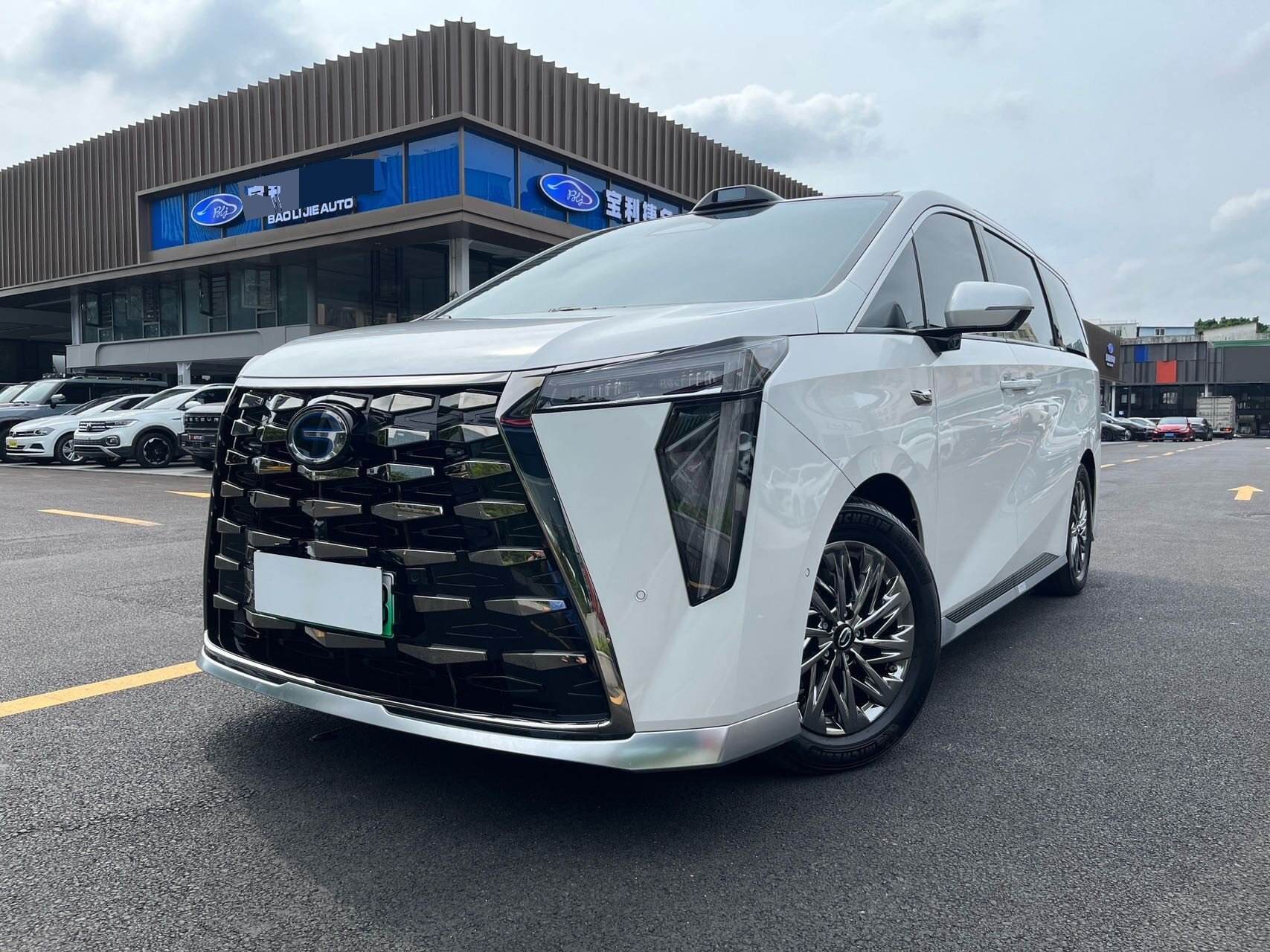 2025 Xiangwang M8 2.0T Qiankun Series Ultra First-Class Cabin