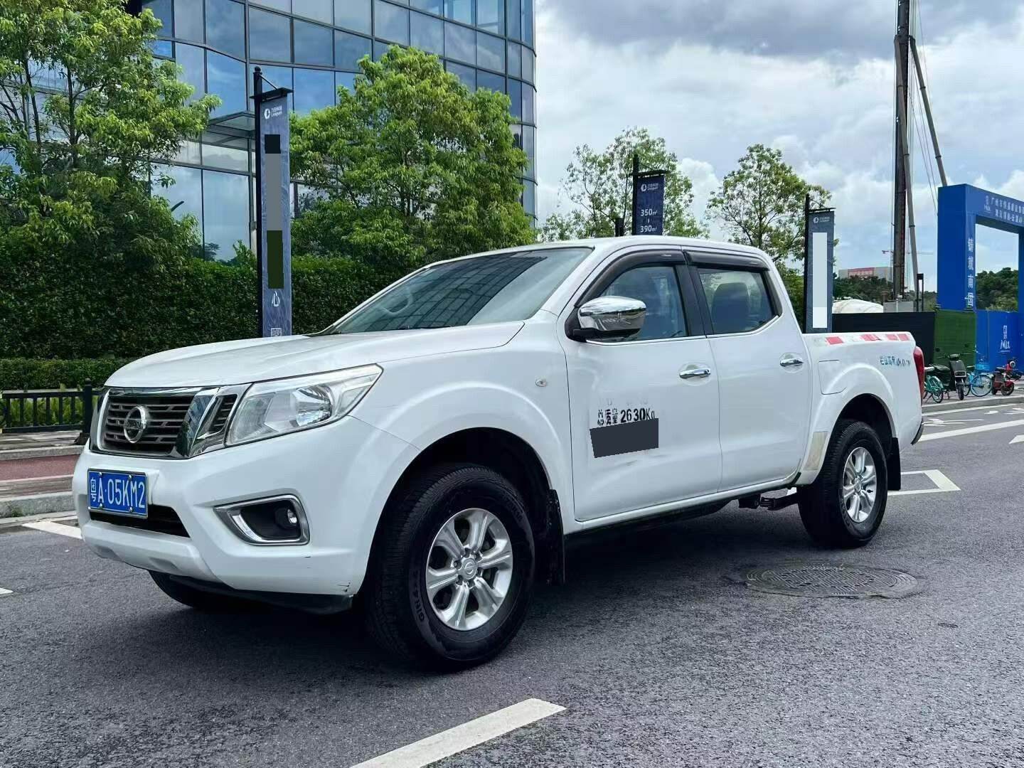 Navara 2.5 2WD Luxury