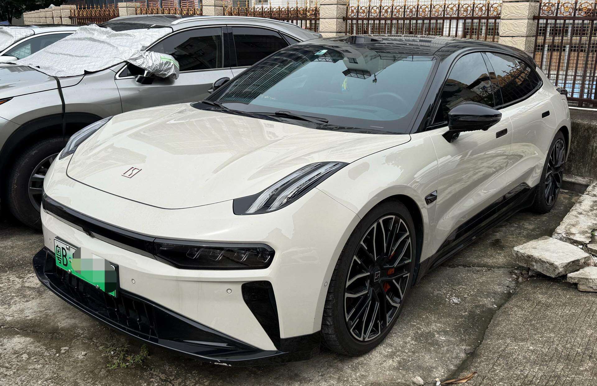 Jieli 001 YOU Edition 100kWh AWD