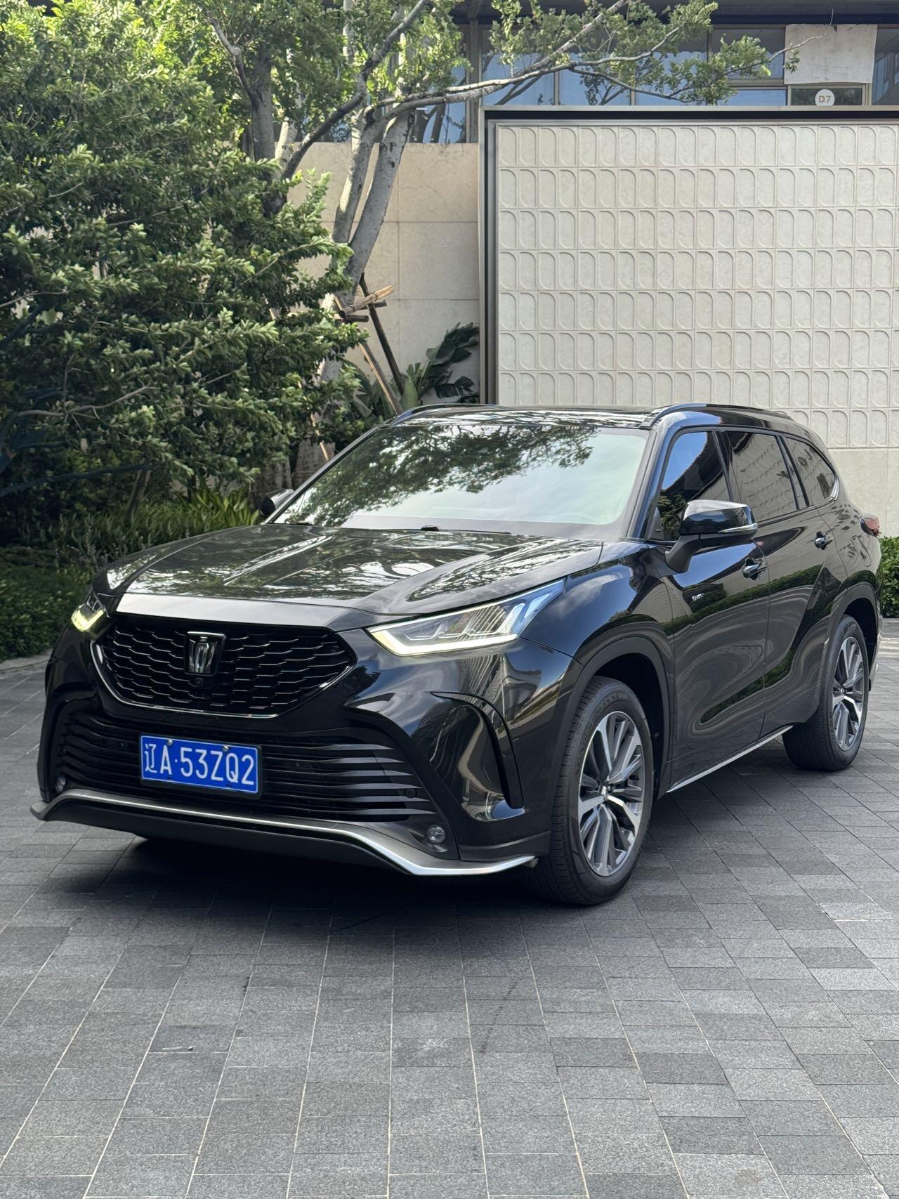 2024 Crown Luxus L HEV 2.5 CVT AWD Flagship Edition