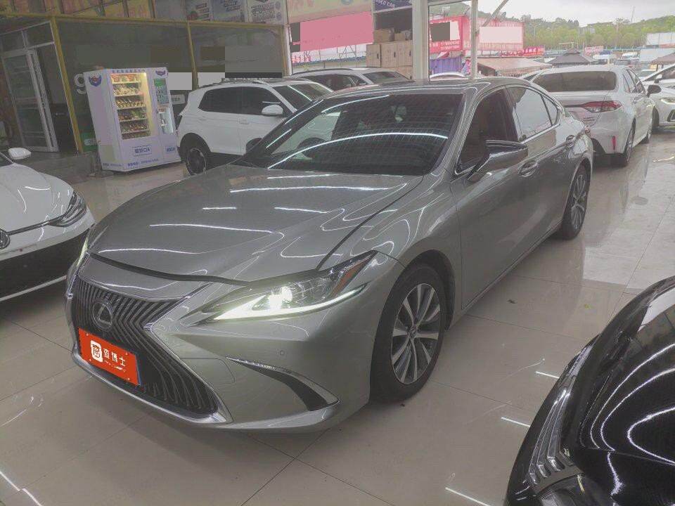 ES260 2.5 Luxury