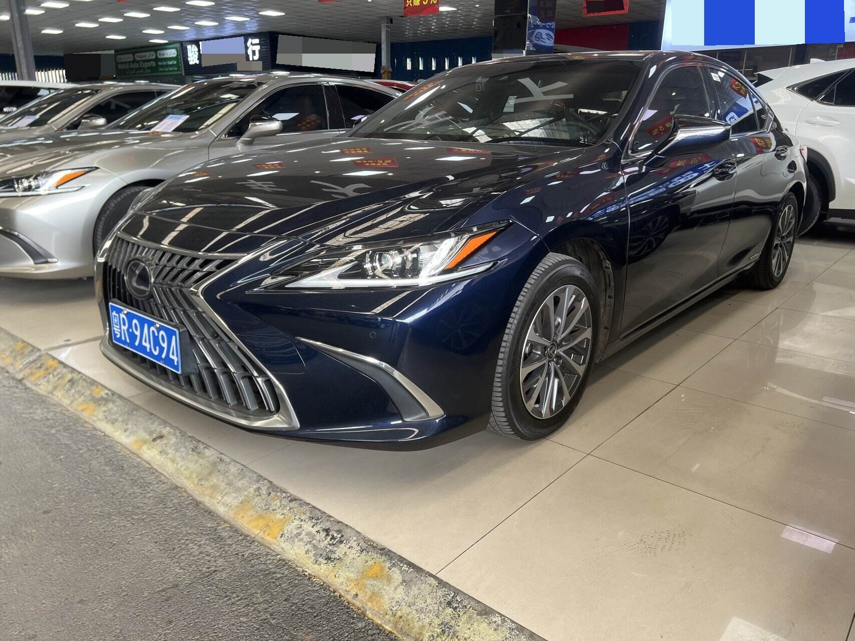ES300h 2.5 CVT Luxury