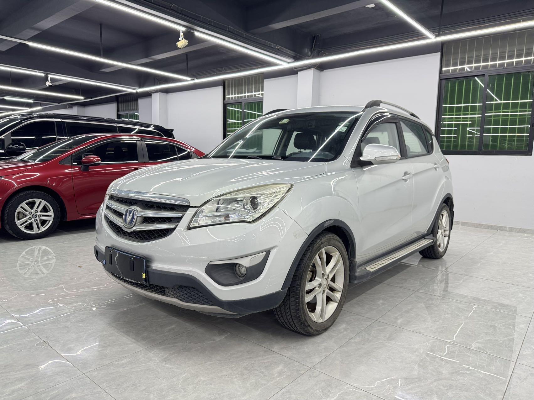 CS35 1.6 Luxury