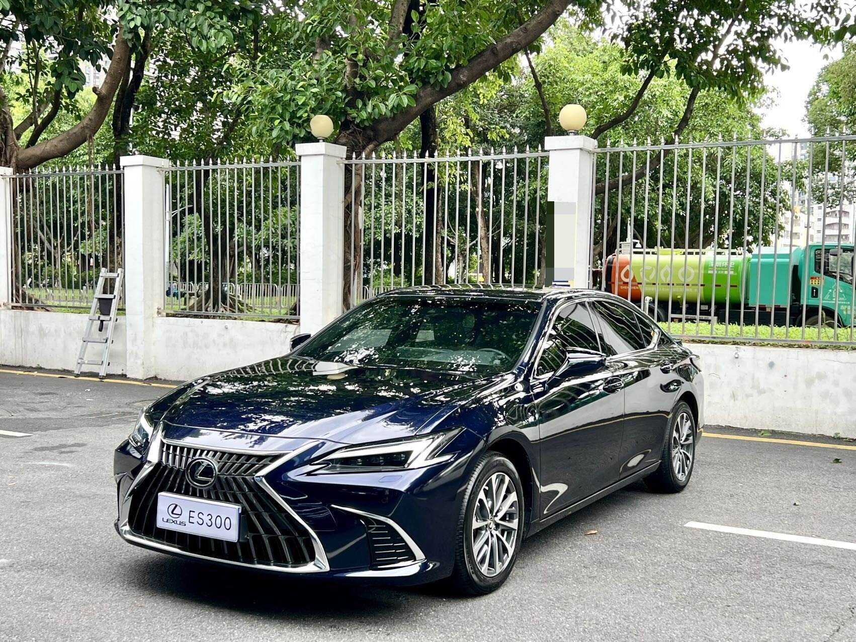 2025 ES300h 2.5 CVT Luxury Edition