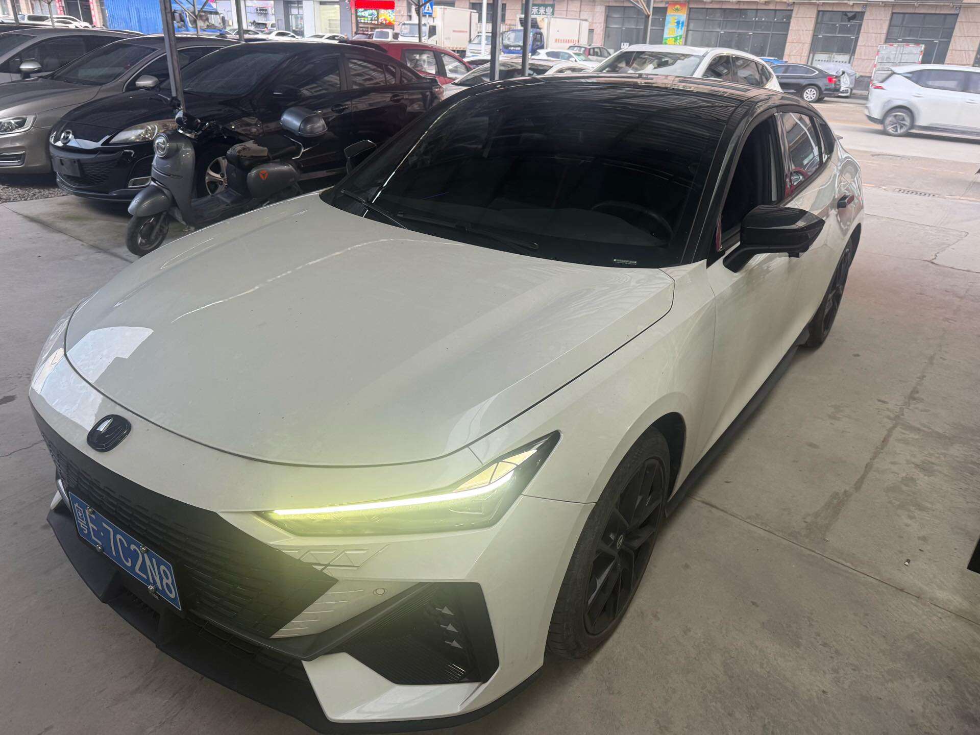 UNI-V 1.5T Zūnxiǎng Xíng