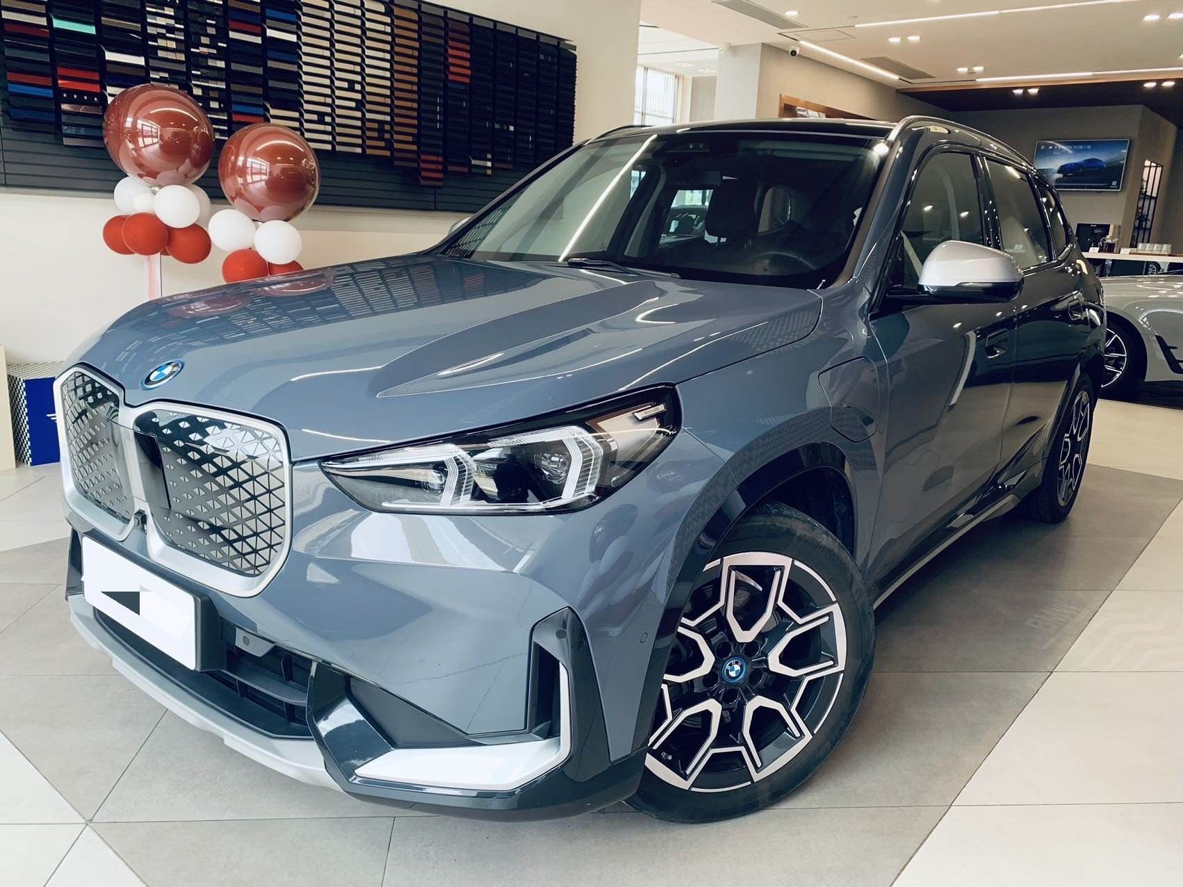 2023 iX1 xDrive30L X Design Package