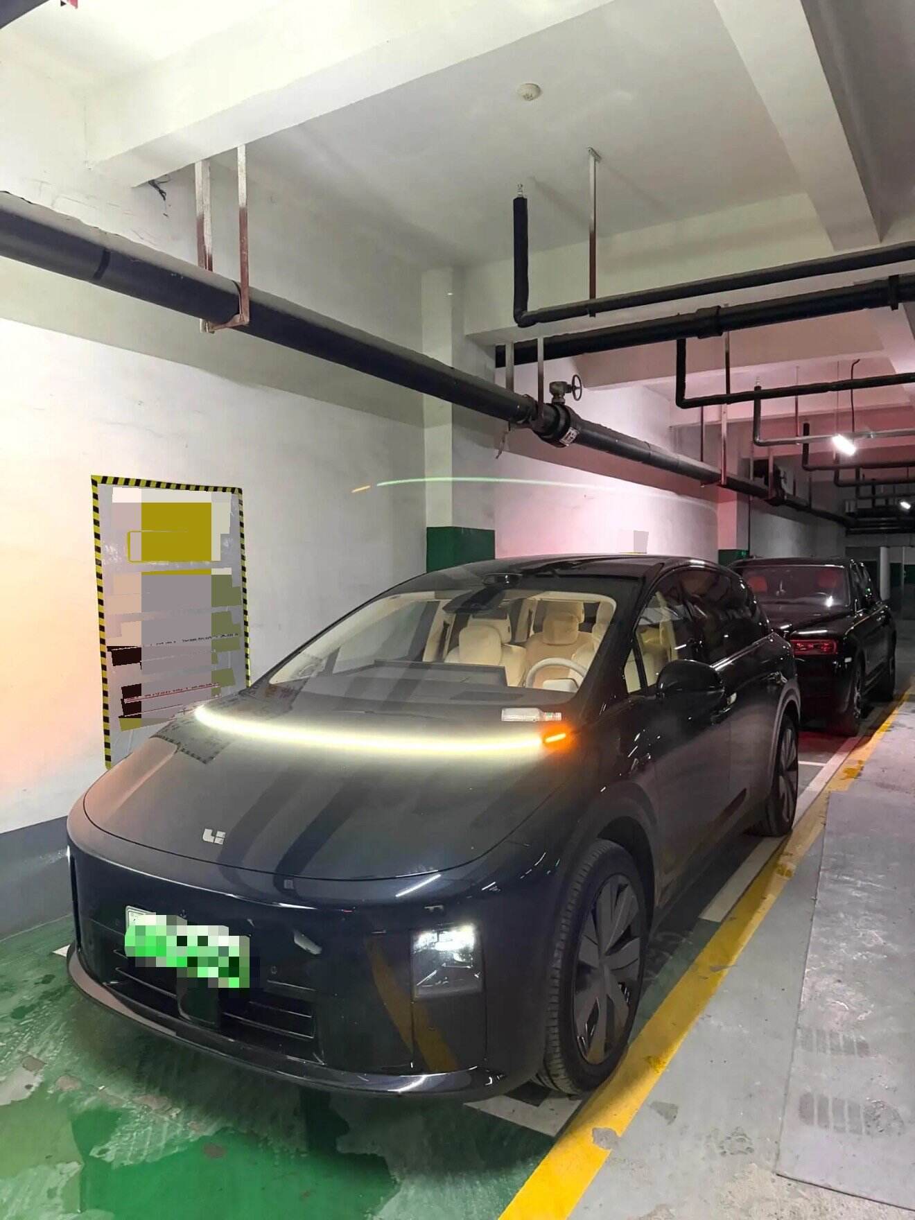 2025 i8 Standard