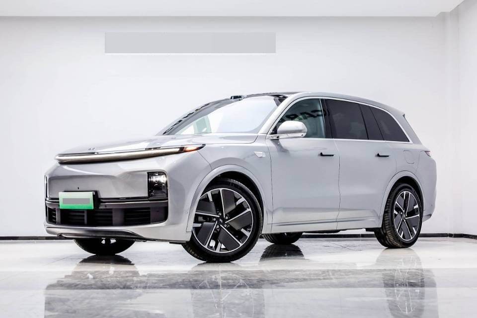 2025 L8 Ultra Smart Refreshed Version