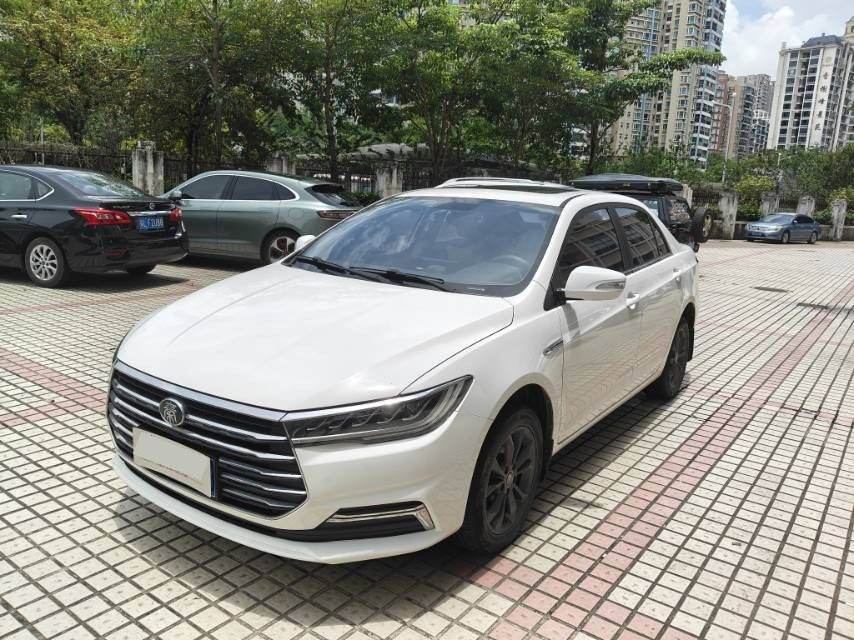 Qin 1.5 CVT Luxury