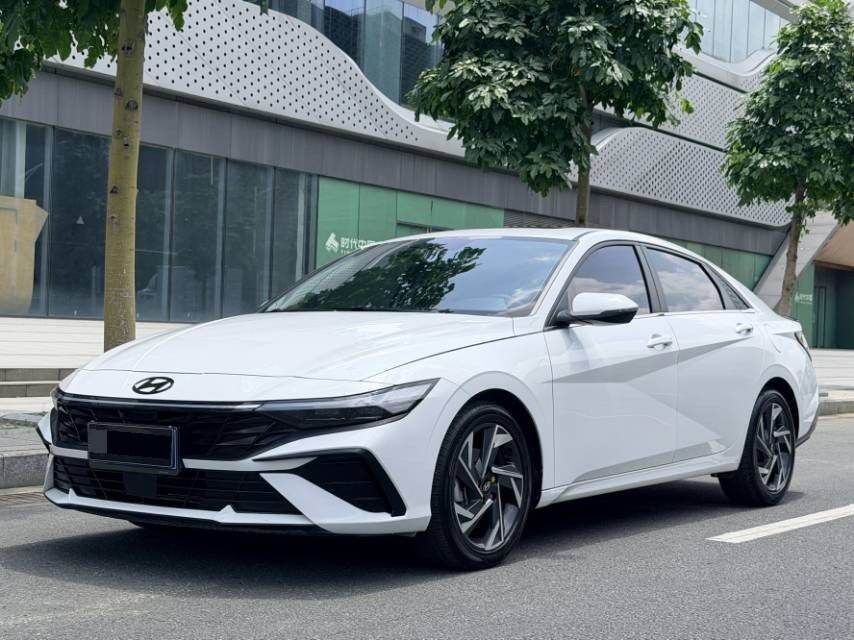 2023 Elantra-Sedan 1.5 CVT LUX Premium Edition