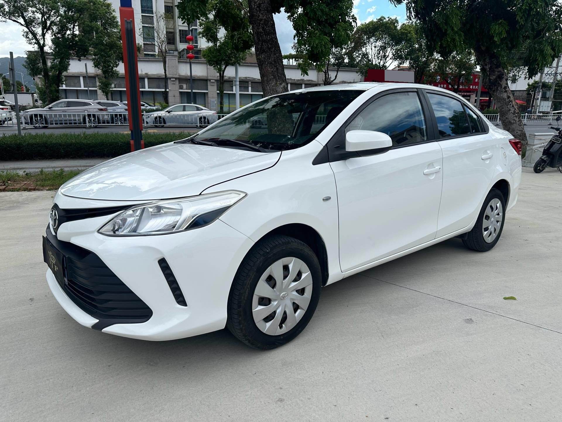 Wish 1.5 CVT Progressive Edition
