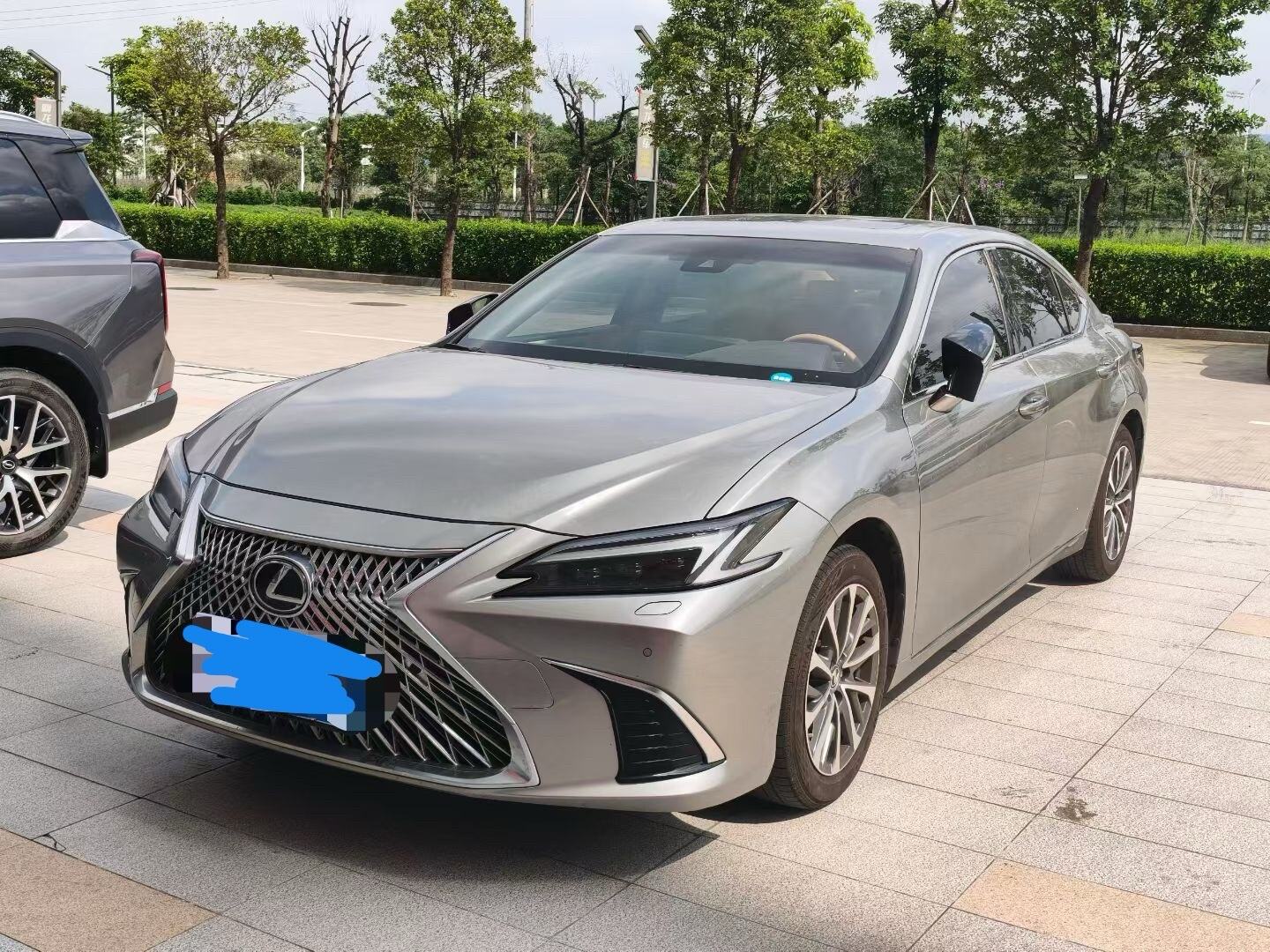 2025 ES200 2.0 CVT Luxury Edition