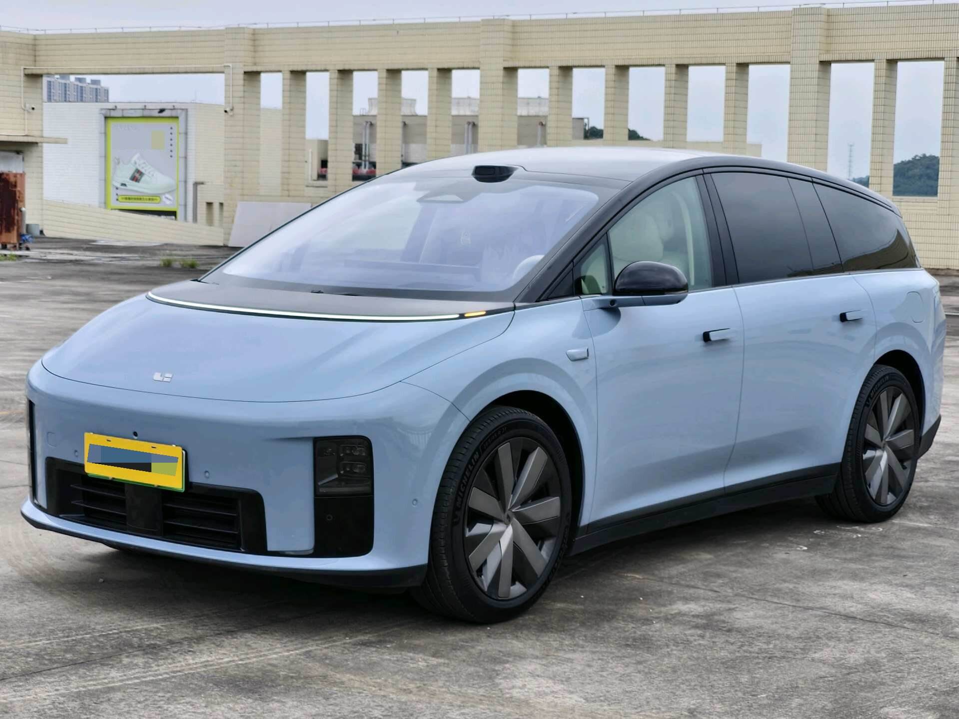2025 i8 Standard