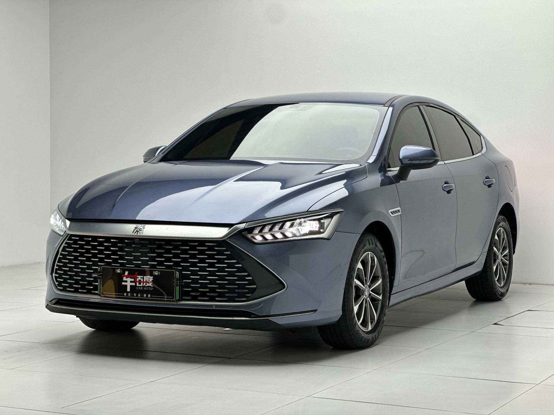 Qin PLUS DM-i 1.5 CVT 荣耀 Edition 55KMLeading
