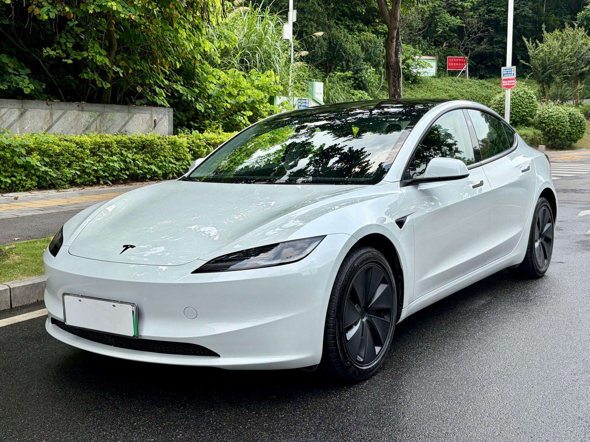 2025 Model 3 Rear-Wheel Drive (Refreshed)