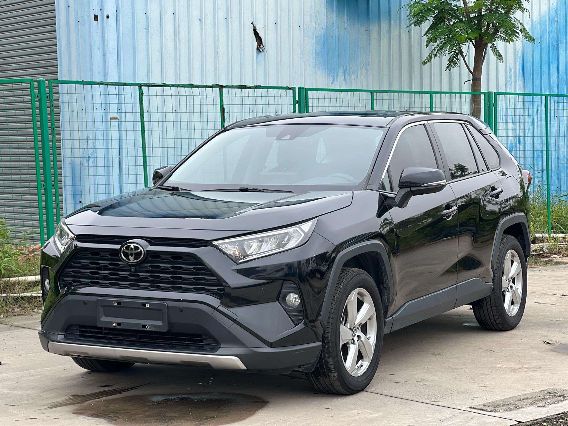 Rav4 Rongfang 2.0 CVT Two Wheel Fashion Edition