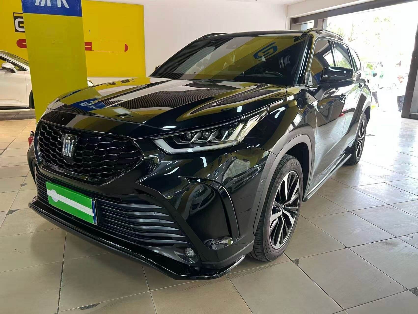 Crown Luxus 2.5 CVT 4WD Luxury