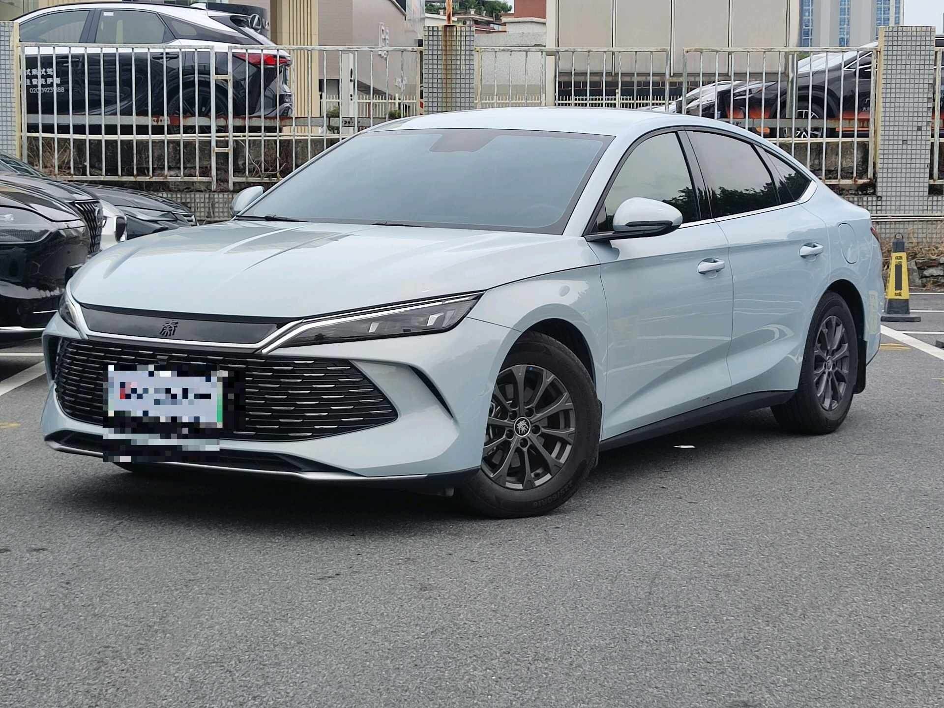 Qin L DM-i 1.5 CVT 80KM Leading Type