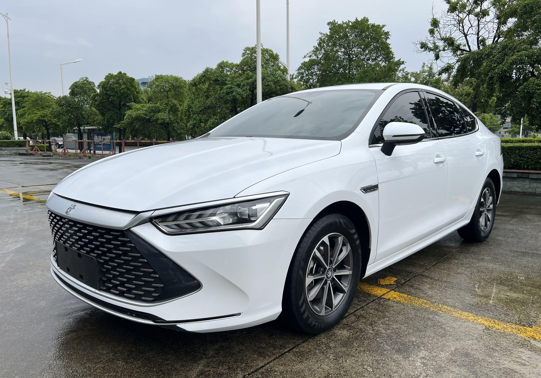 Qin PLUS DM-i 1.5 CVT 荣耀 Edition 55KMLeading
