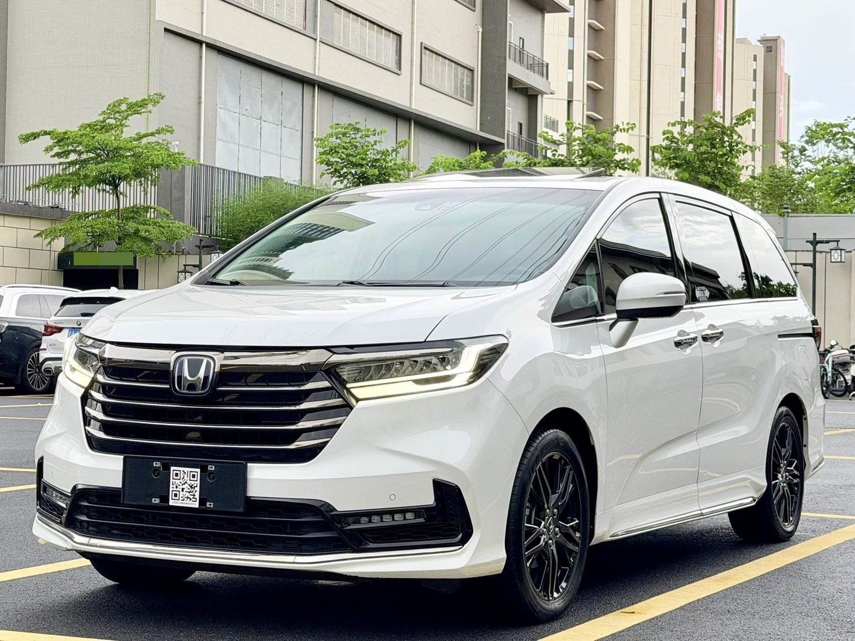 Odyssey Hybrid 2.0 CVT R Radiant Enjoy Edition