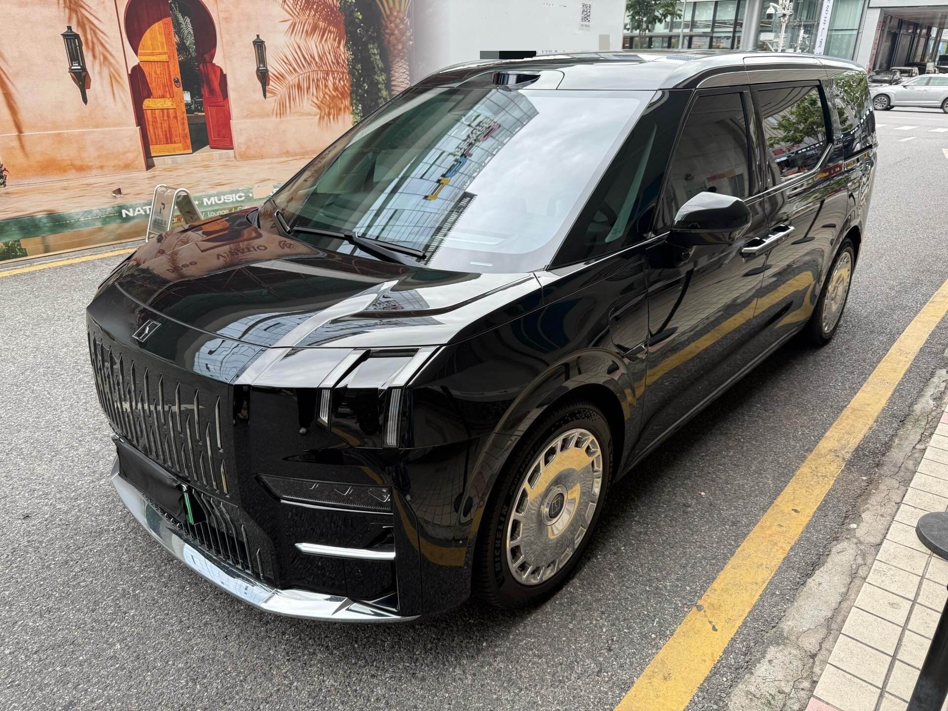 2024 Zeekr 009 Glorious Edition
