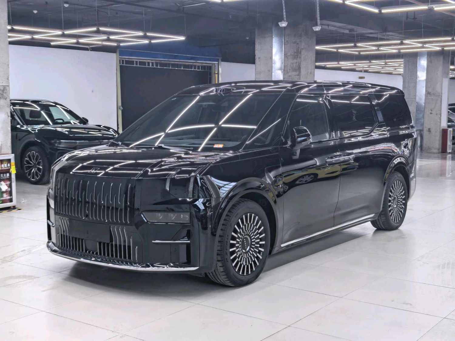 2024 Zeekr 009 Seven-Seat Aisle Version All-Wheel Drive 108 kWh