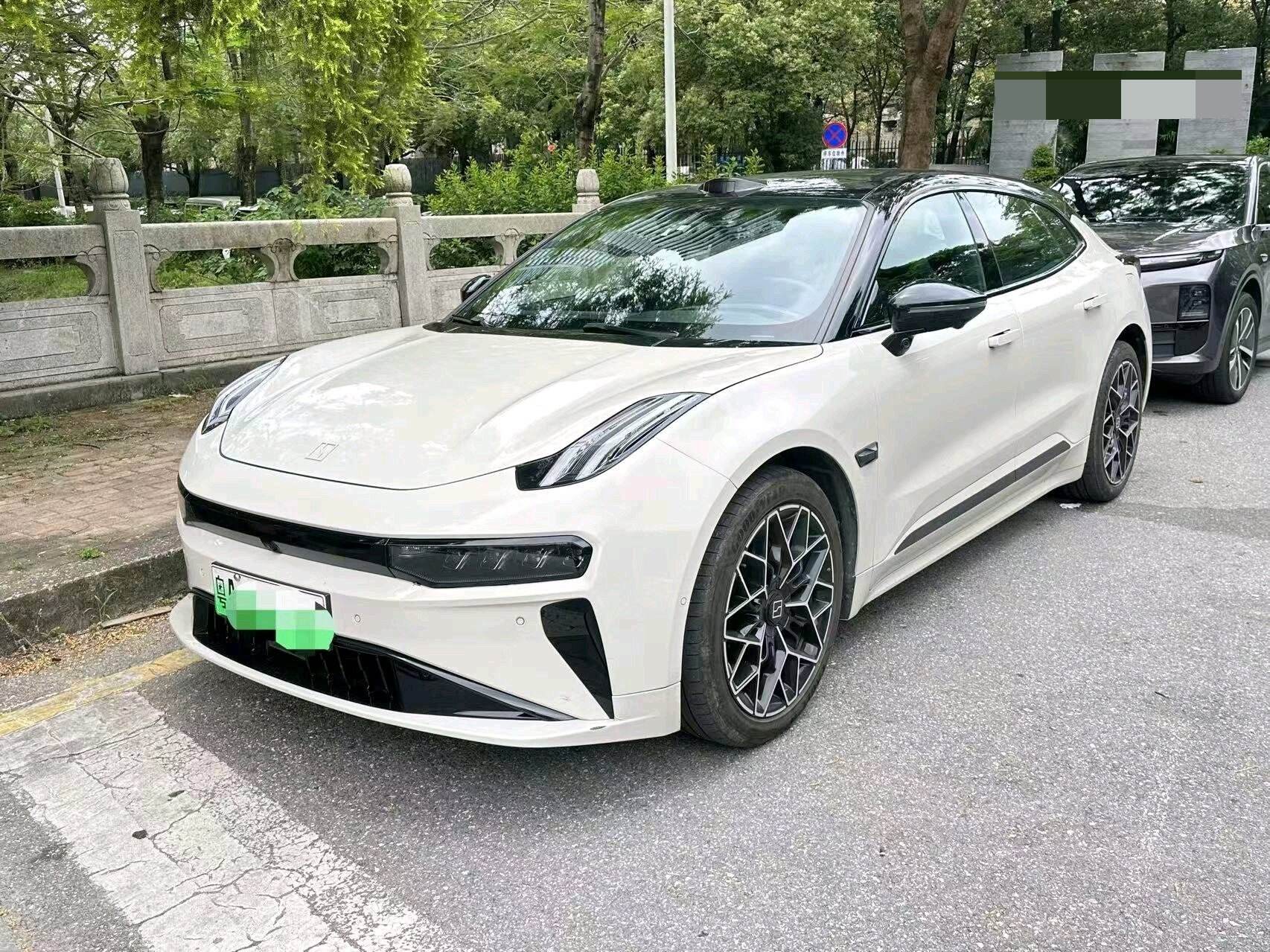 2025 Zeekr 001 WE Edition 100kWh Rear Drive