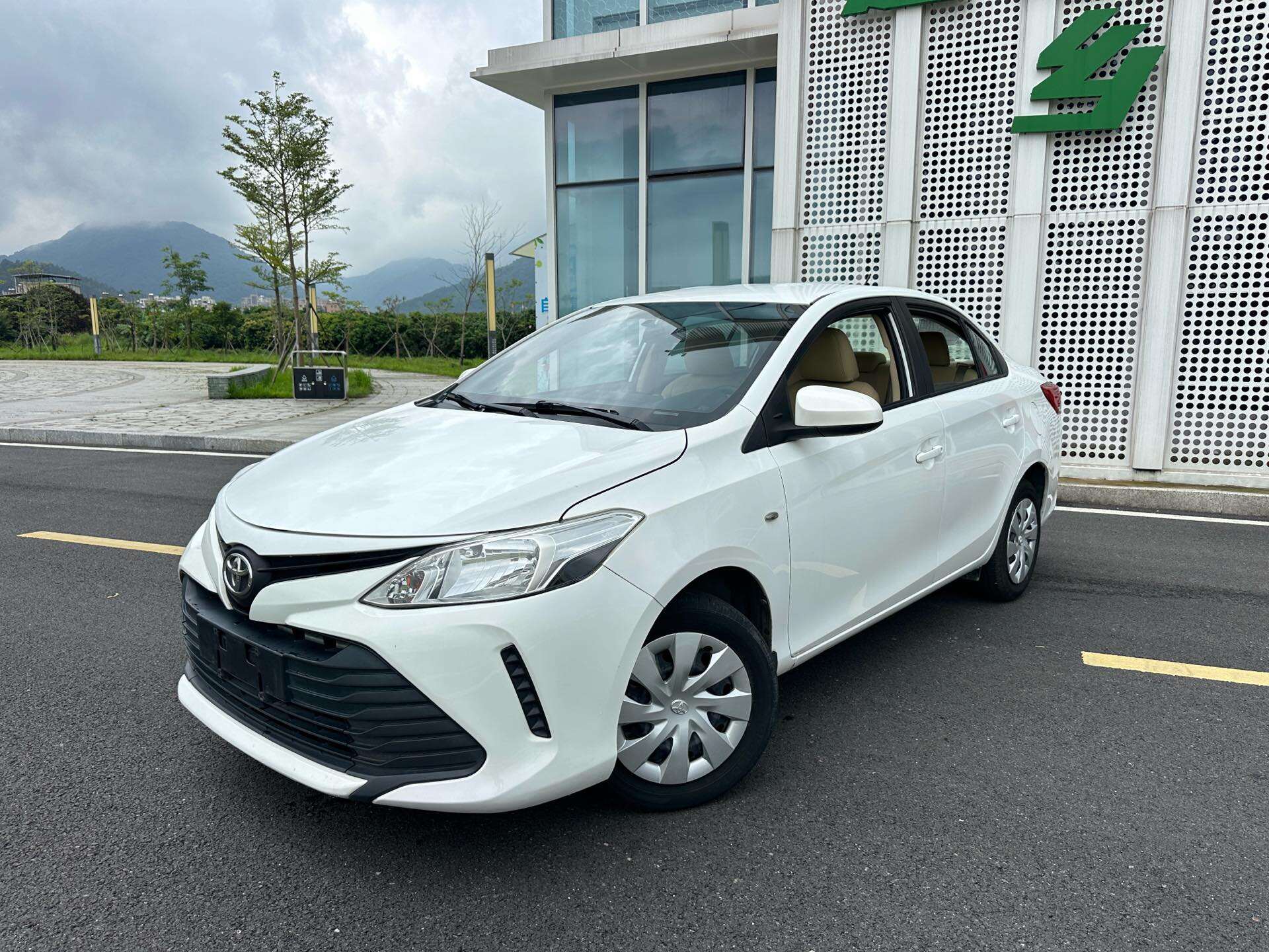 Wish 1.5 CVT Progressive Edition