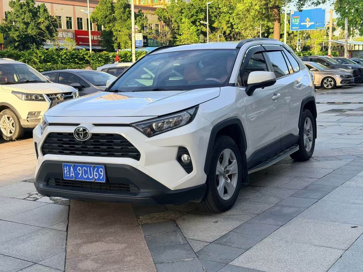 Rav4 Rongfang 2.0 CVT Two Wheel Fashion Edition