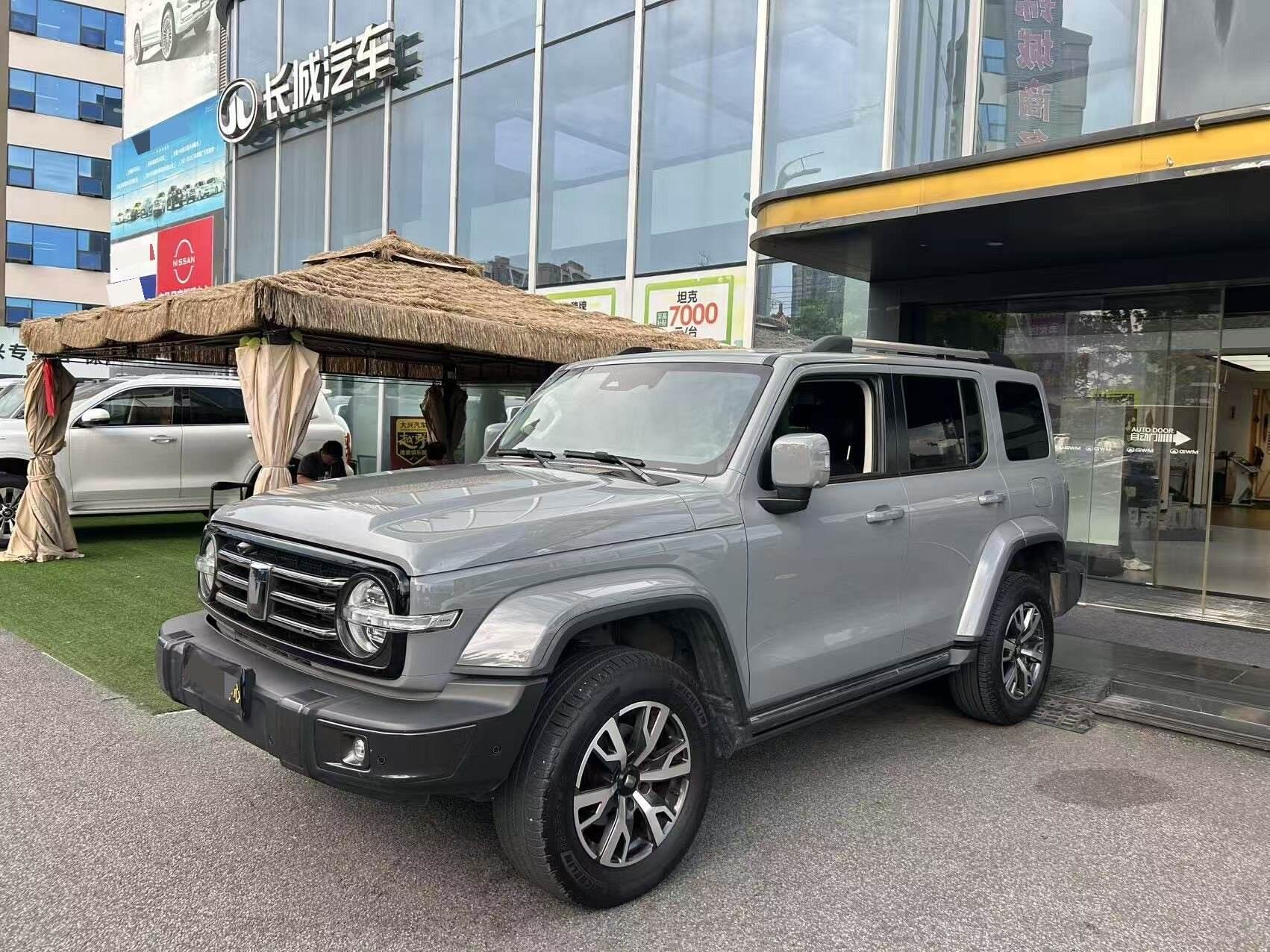 坦克300 2.0T 城市版 很有型